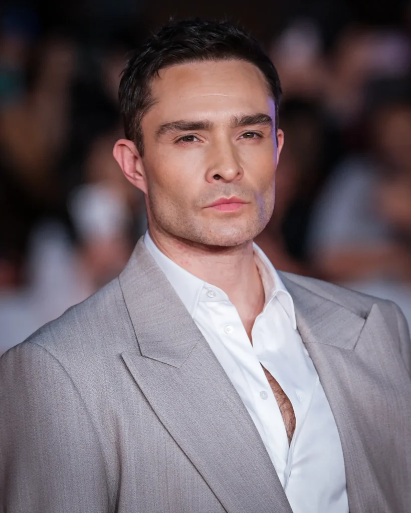 Roma, Italia – Ed Westwick posa per i fotografi sul red carpet della Festa del Cinema di Roma 2025.