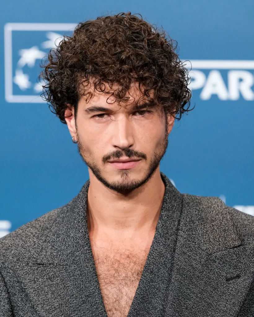 Roma, Italia – Giancarlo Commare posa per i fotografi durante il photocall della Festa del Cinema di Roma 2024.