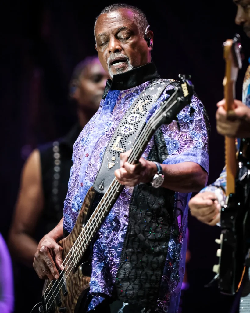 Termoli, Italia: Kool & the Gang si esibiscono sul palco dell'Arena del Mare durante il loro Summer Tour.