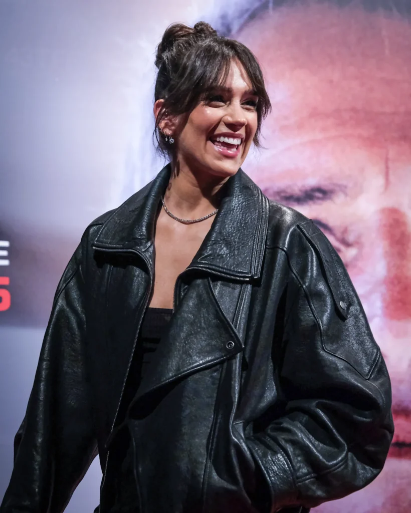 Torino, Italia - Izabel Pakzad in posa per i fotografi durante il 43° Torino Film Festival 2025.