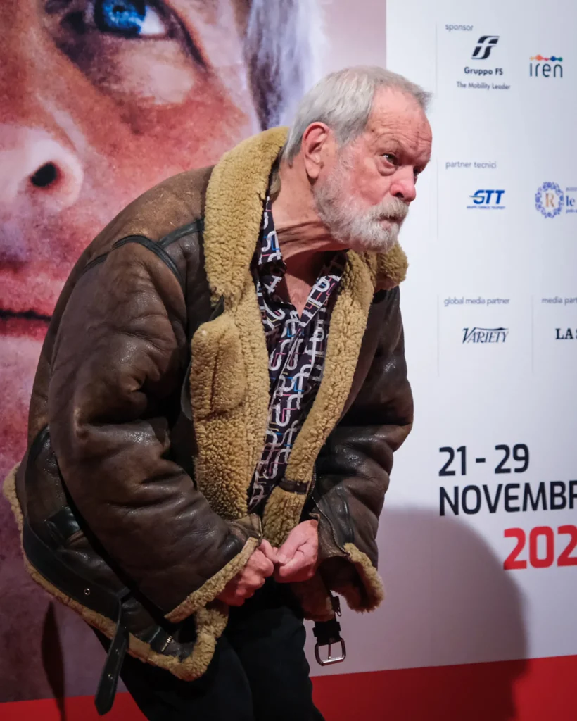 Torino, Italia - Terry Gilliam in posa per i fotografi durante il 43° Torino Film Festival 2025.