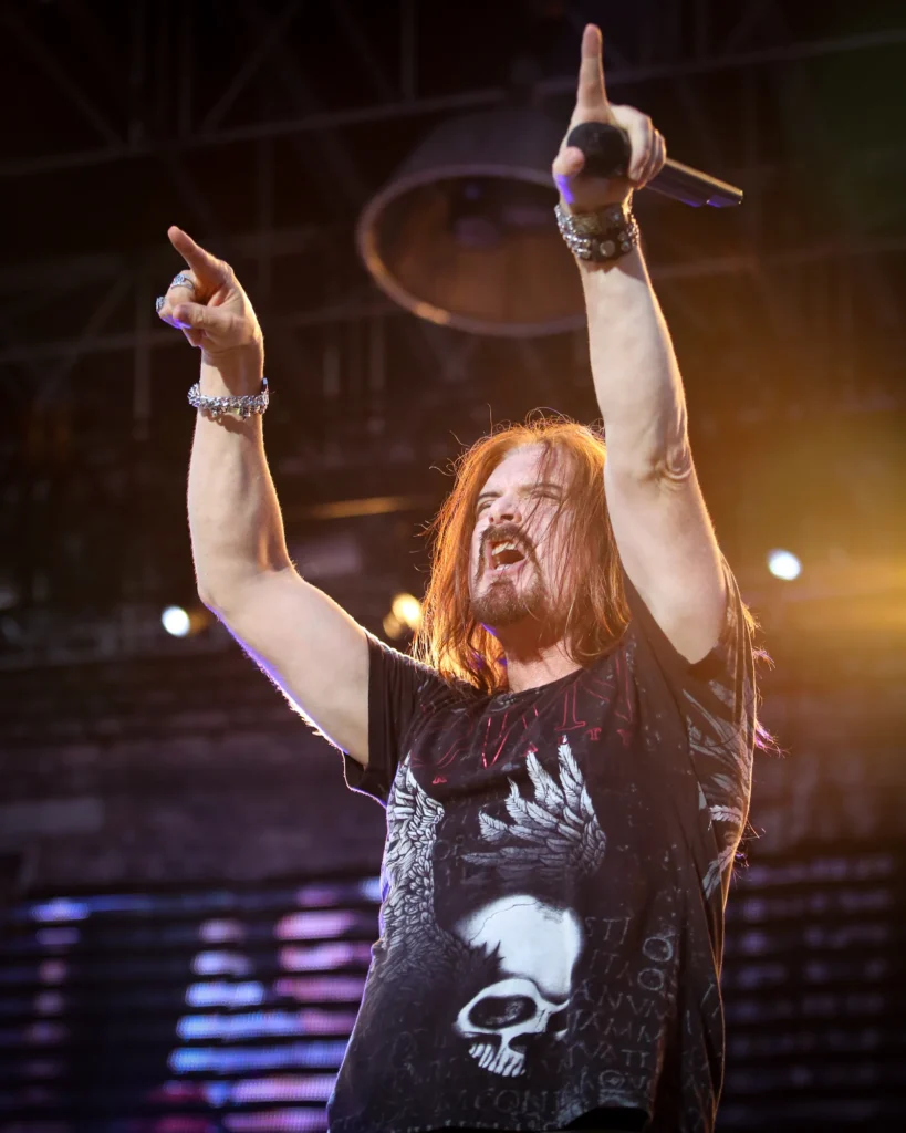 I Dream Theater si esibiscono dal vivo sul palco durante il loro Along for the Ride Tour allo Stadio Adriatico di Pescara.