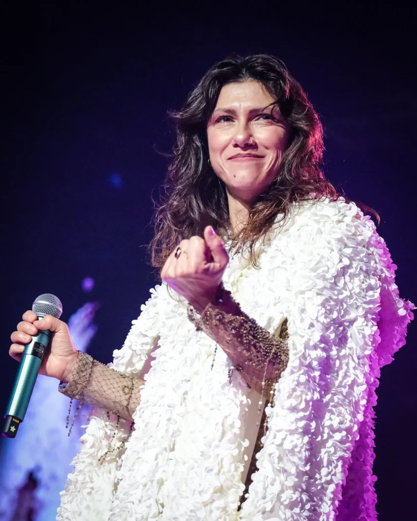 Elisa Toffoli si esibisce dal vivo sul palco durante il suo Palasport Live 2026 Tour all'Inalpi Arena di Torino, Italia.