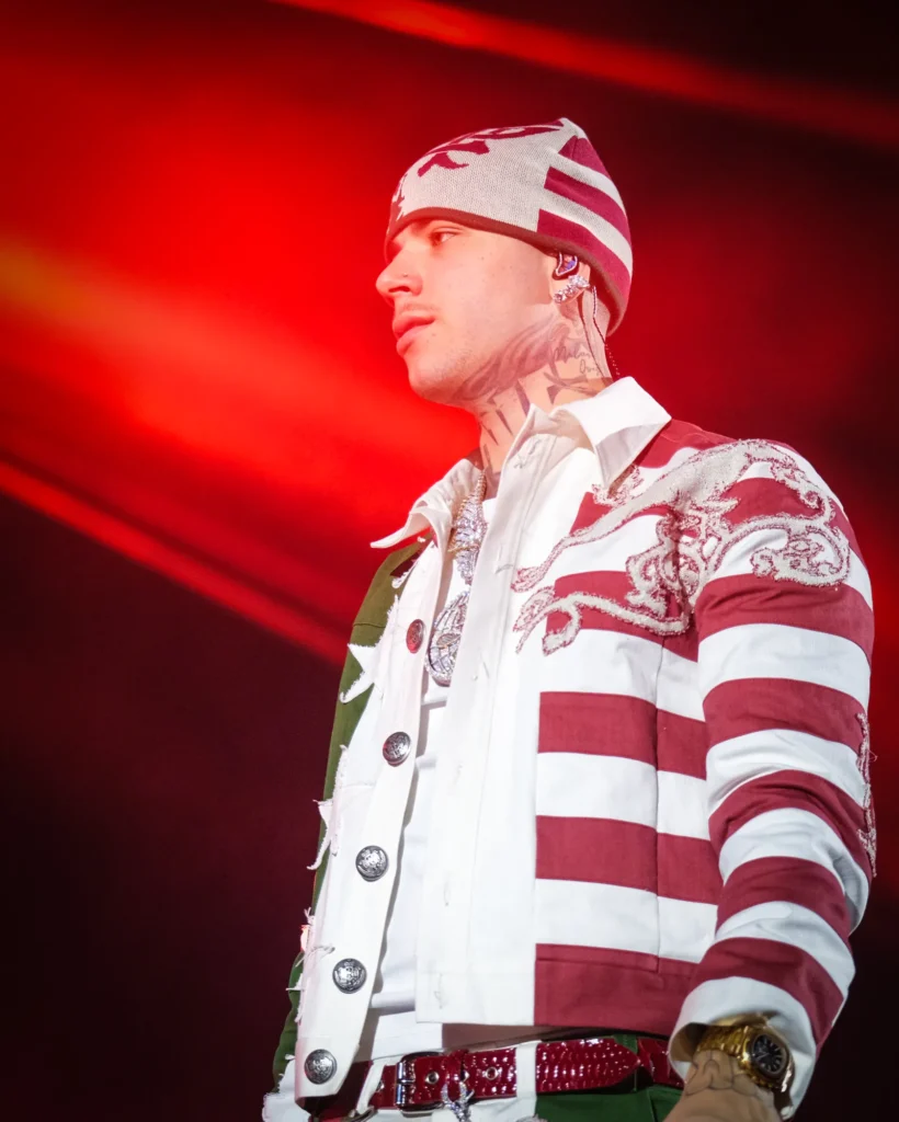 Il rapper italiano Andrea Arrigoni, in arte Shiva, si esibisce dal vivo sul palco durante la data finale del suo Live 2026 Tour all'Inalpi Arena di Torino, Italia.