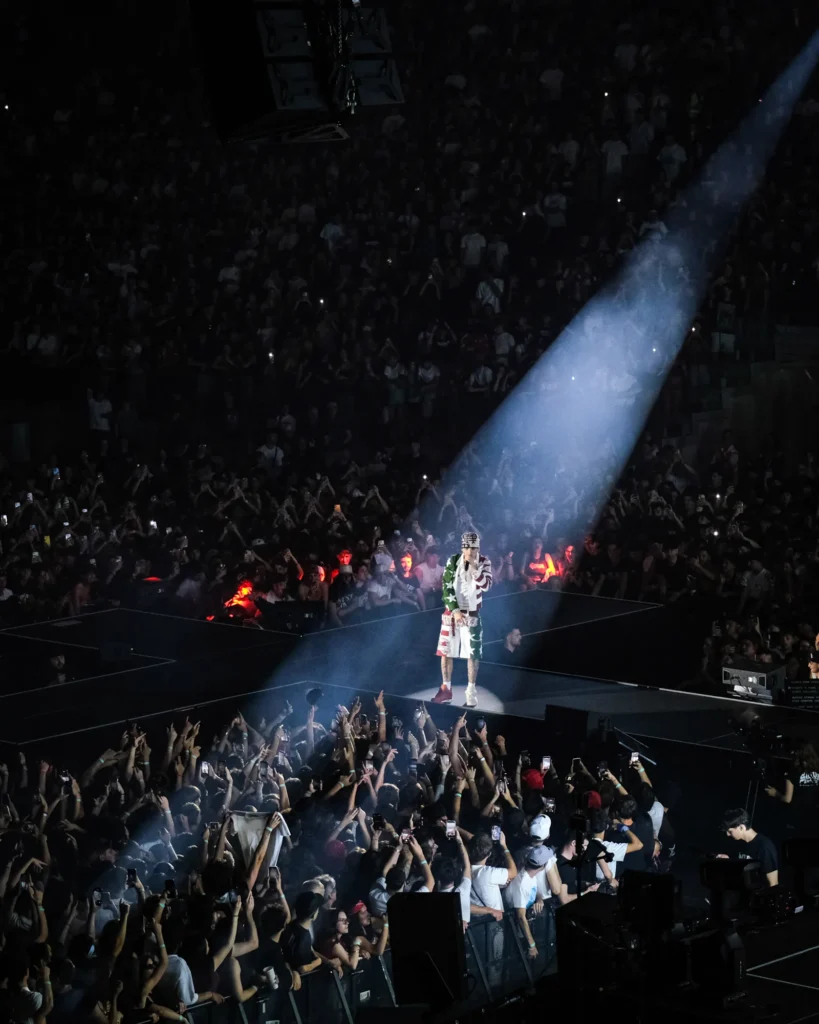 Il rapper italiano Andrea Arrigoni, in arte Shiva, si esibisce dal vivo sul palco durante la data finale del suo Live 2026 Tour all'Inalpi Arena di Torino, Italia.